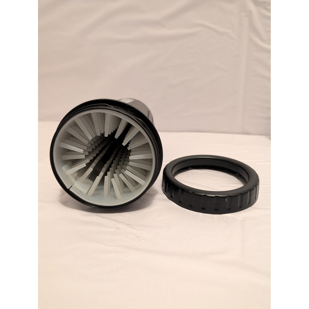 Dexas MudBuster Portable‎ Dog Paw Cleaner Large Black Silicone Wash Cup with Lid - Picture 4 of 4